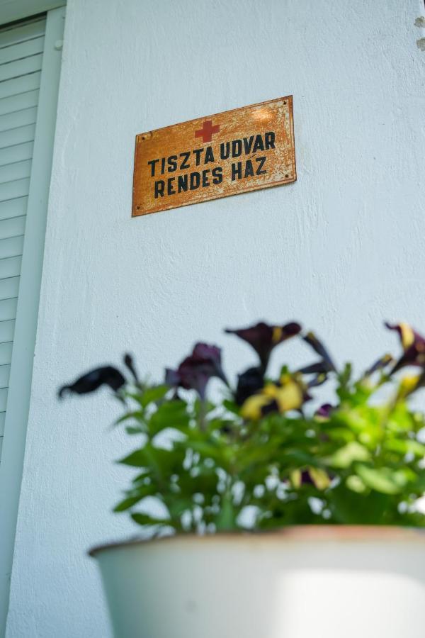 Matyoroza Vendeghaz Daire Tard Dış mekan fotoğraf